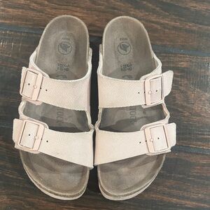 Birkenstock Arizona vegan Two-Strap Sandal in light Pink